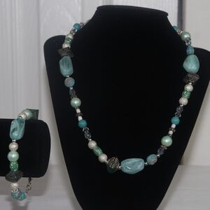 Elegant Beaded Necklace and Bracelet Set